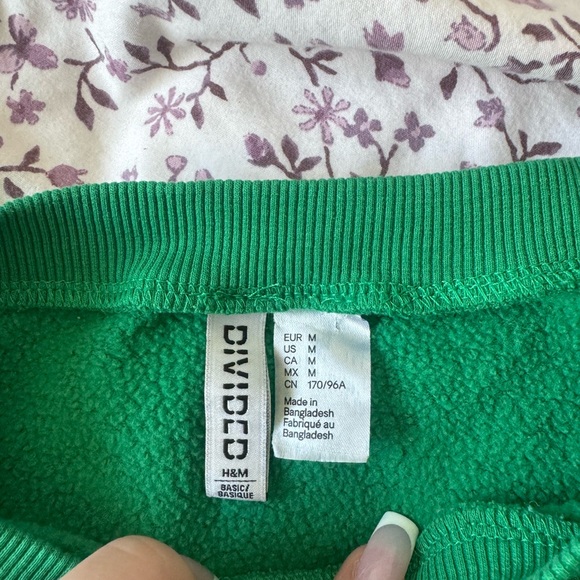 H&M Divided Green Sweatshirt - Picture 2 of 2